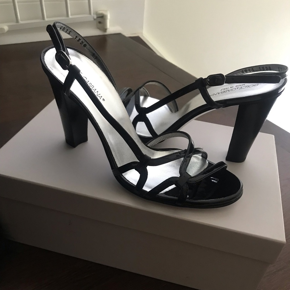 DOLCE & GABBANA BLACK PATENTED LEATHER HIGH HEEL SANDAL